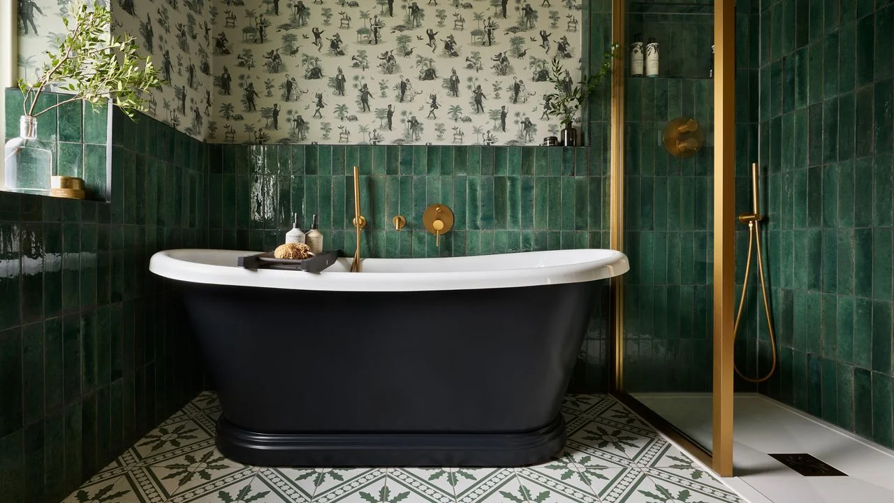 Stylish Solutions for Designing Small En Suite Bathrooms