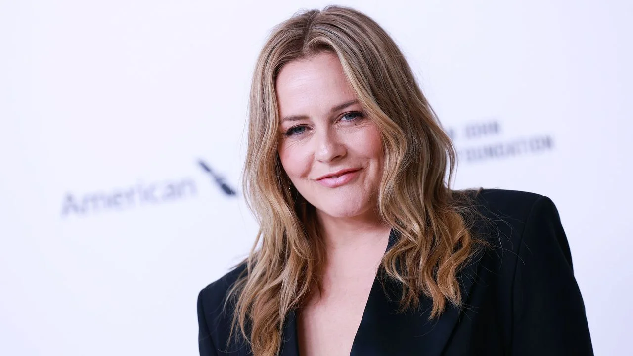 Alicia Silverstone's Kitchen: A Timeless Blend of Comfort and Vintage Charm