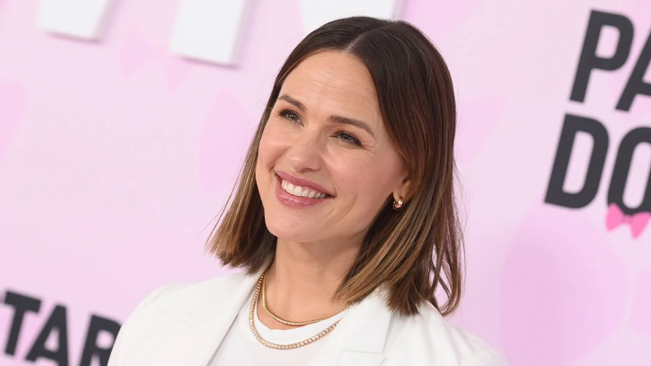 Jennifer Garner Showcases Outdoor Cooking Solutions with Cordless Appliances