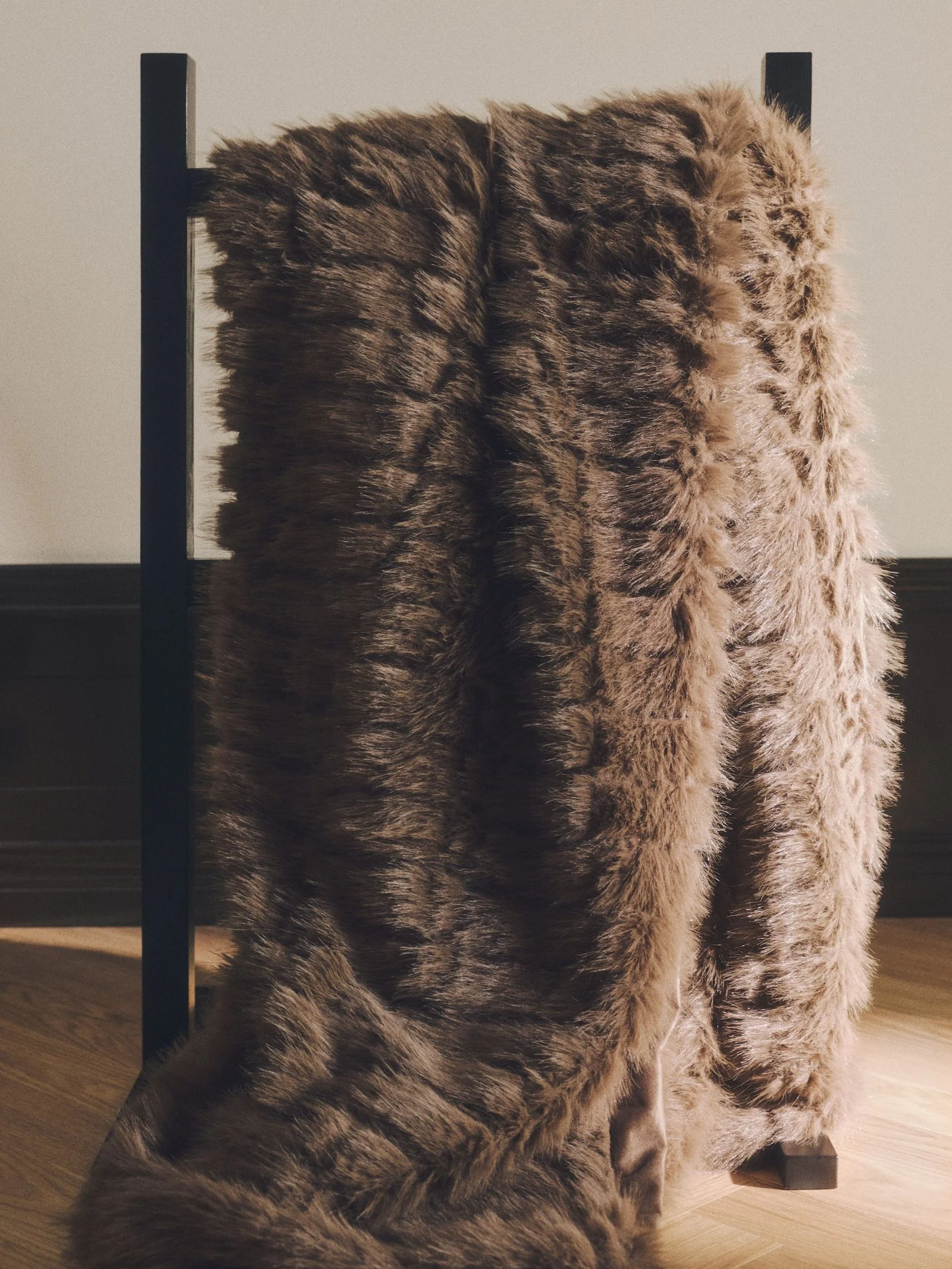 Fluffy Bed Throw