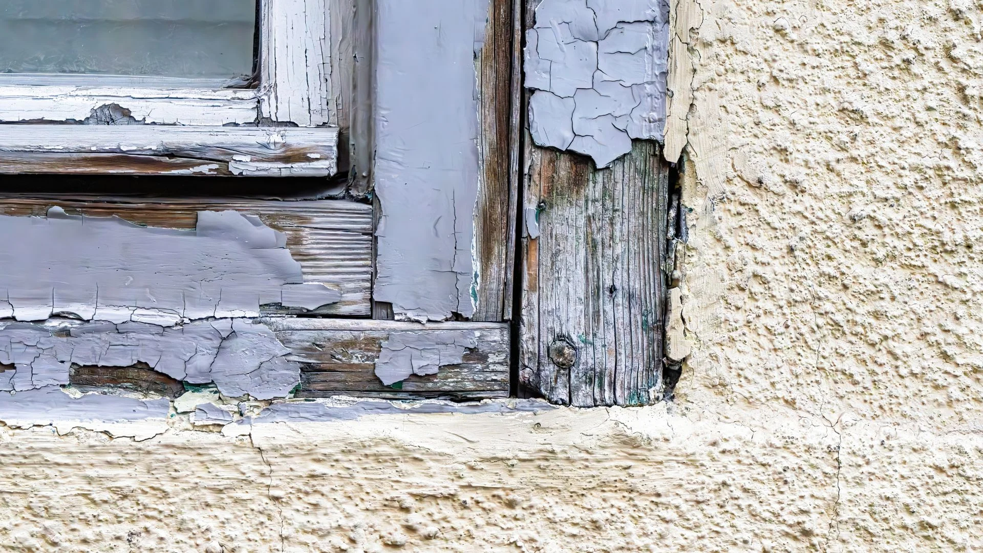 Reviving Exterior Woodwork: Repair Strategies for Heat Damage
