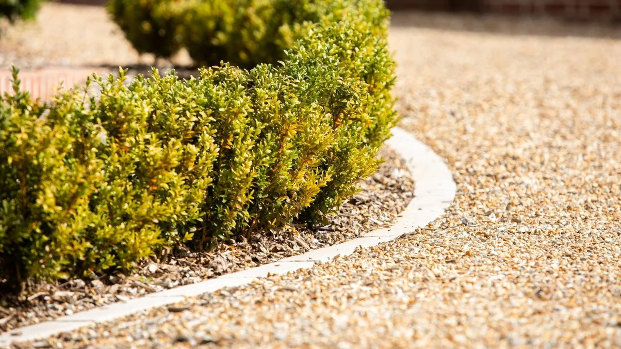 Essential Tips for Choosing Driveway Edging: Balance Functionality and Style