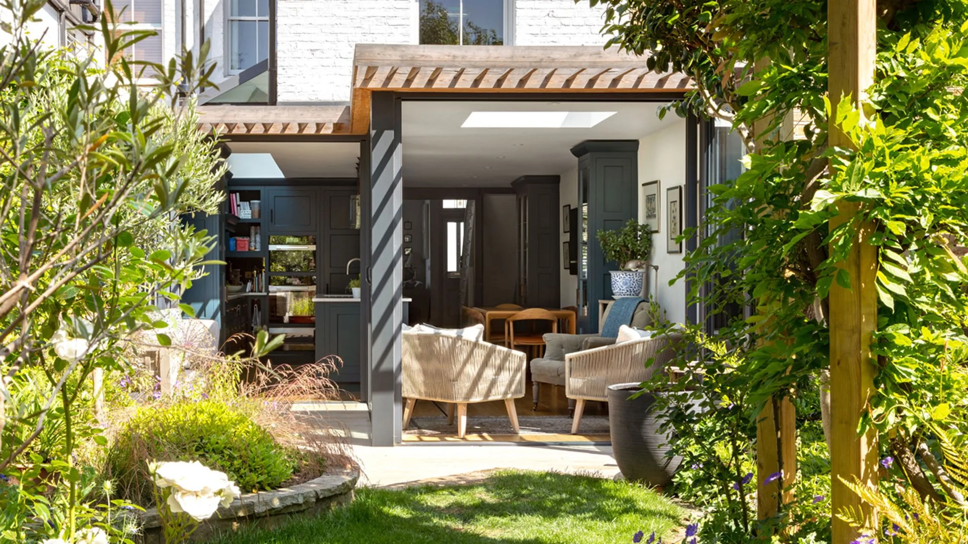 Enhance Your Home's Comfort with Stylish Brise Soleil Solar Shading Techniques