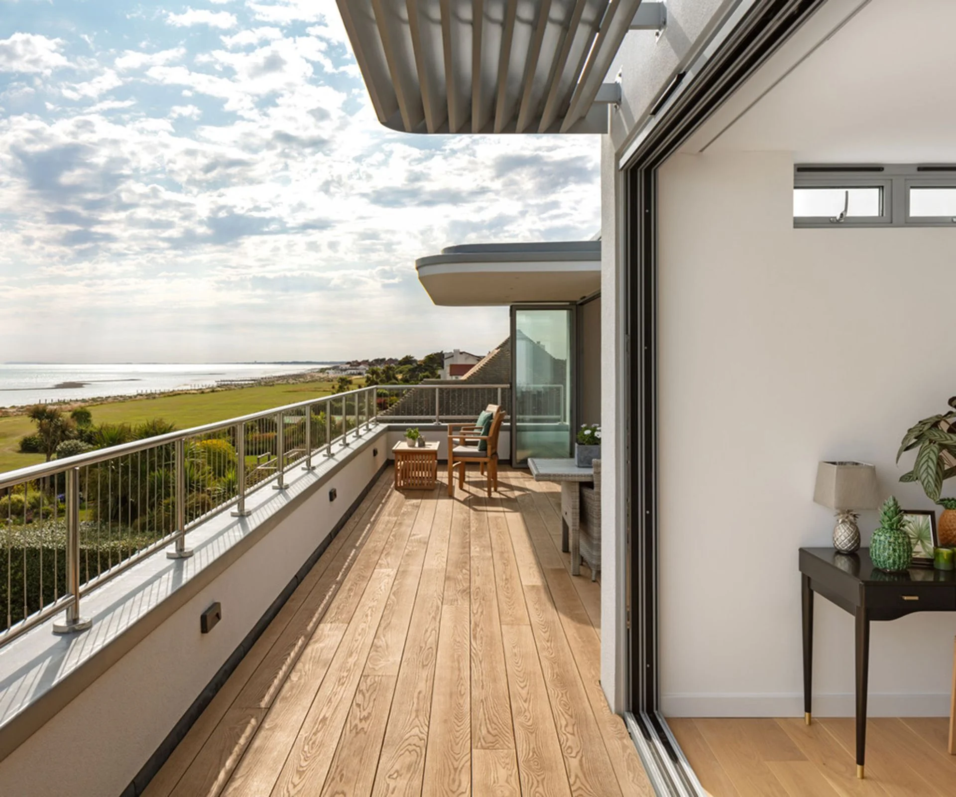modern coastal house with balcony with brise soleil