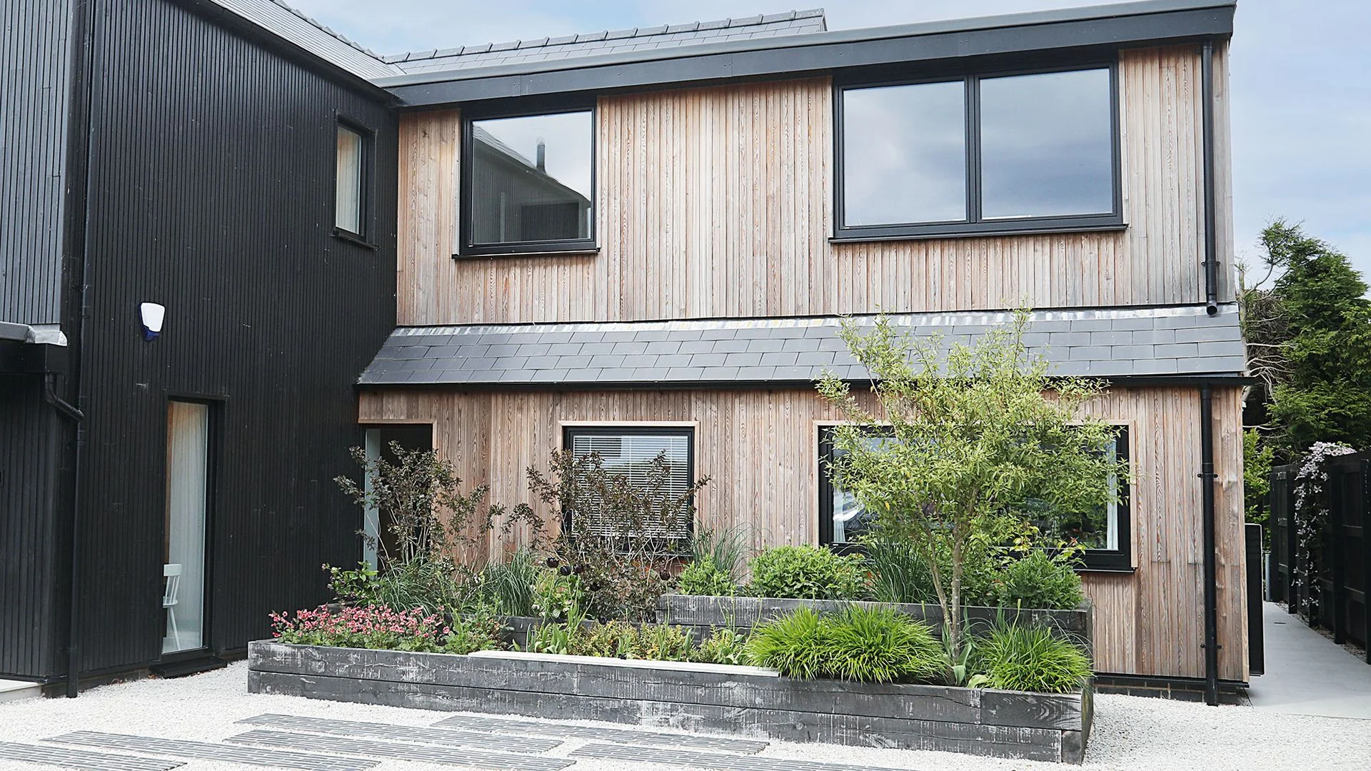 Transforming Small Front Gardens: Creative Ideas for a Welcoming Home Entrance