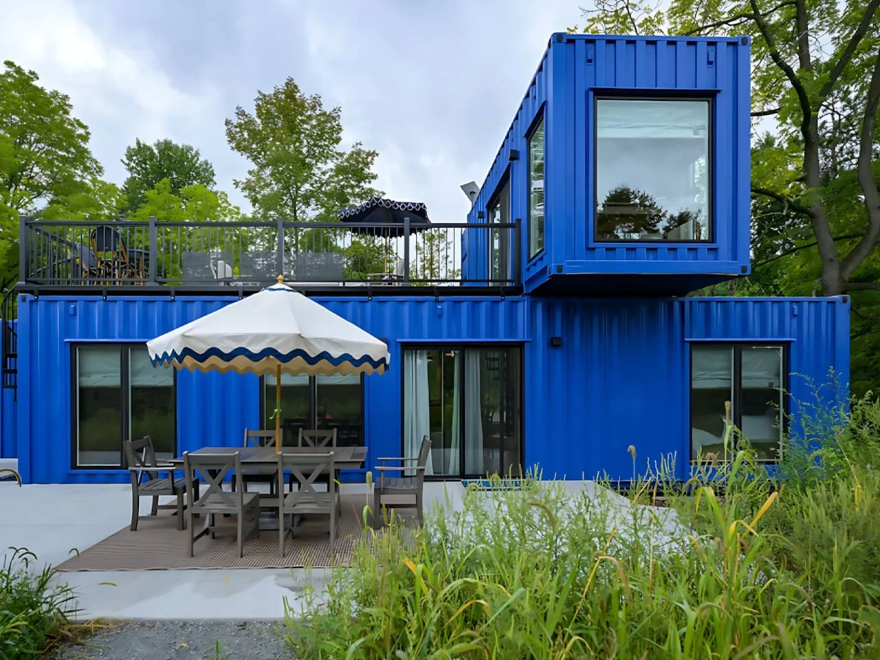 Wisconsin's Maison Flambeau: A Stylish Retreat Crafted from Shipping Containers
