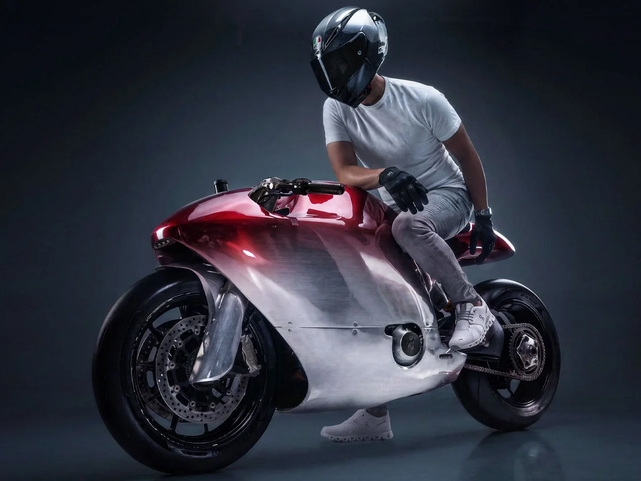 Bandit9 (RED)800 Motorcycle Fades From Racing Red to Brushed Aluminum