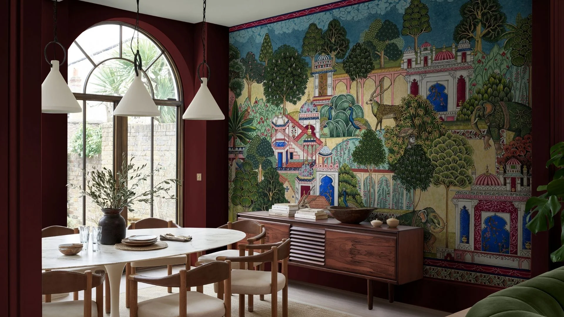 Are wall murals overpowering, or the fastest way to a feature wall? Designers give their verdict