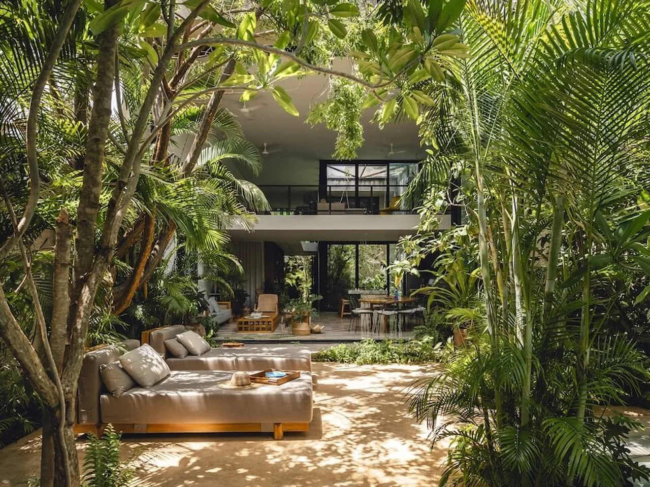 Casa del Loro: A Testament to Compassionate Architecture in Yucatán’s Jungle