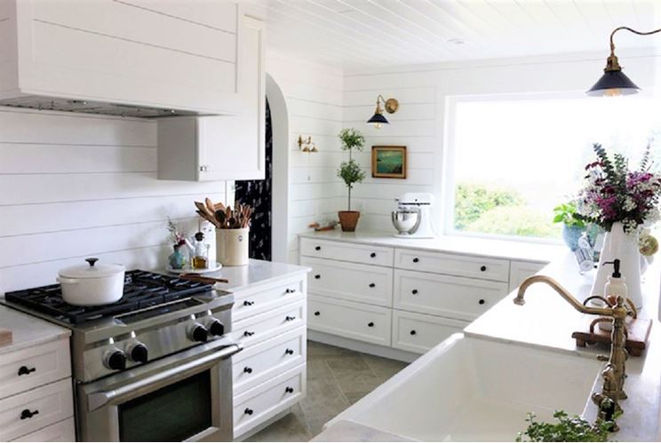 Natural white looking modern natural kitchen