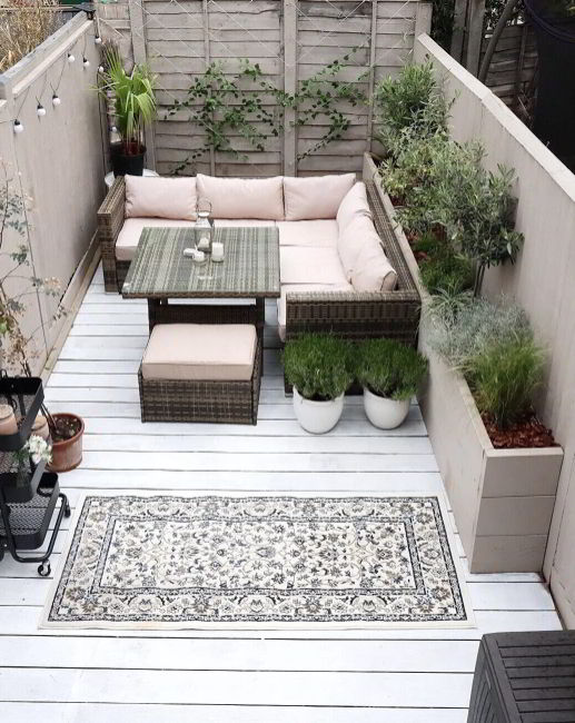 Simple White Deck in Scandinavian Vibe