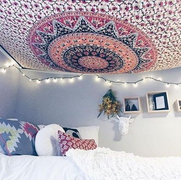 Prepare the tapestry on ceiling