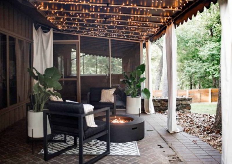 porch light colors meaning