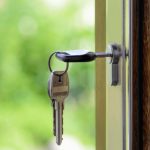 how to use a lanyard for keys