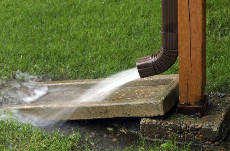 How to Stop Water Runoff From Neighbors Yard