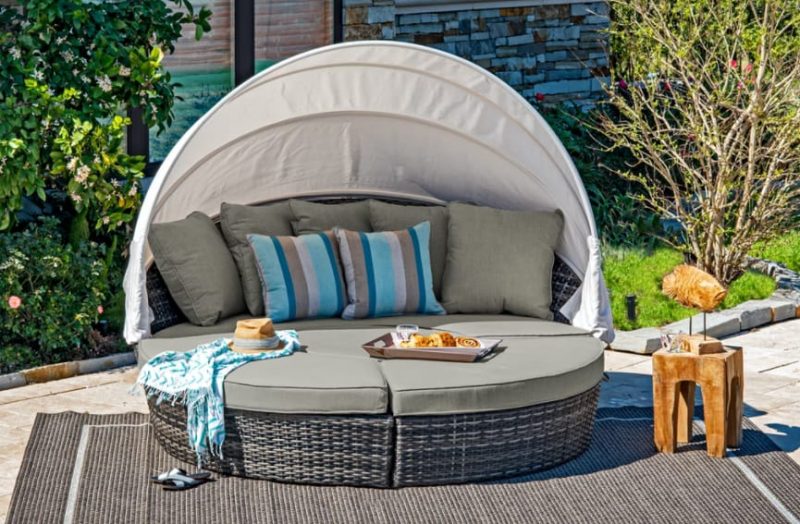 Poolside Daybed with Canopy