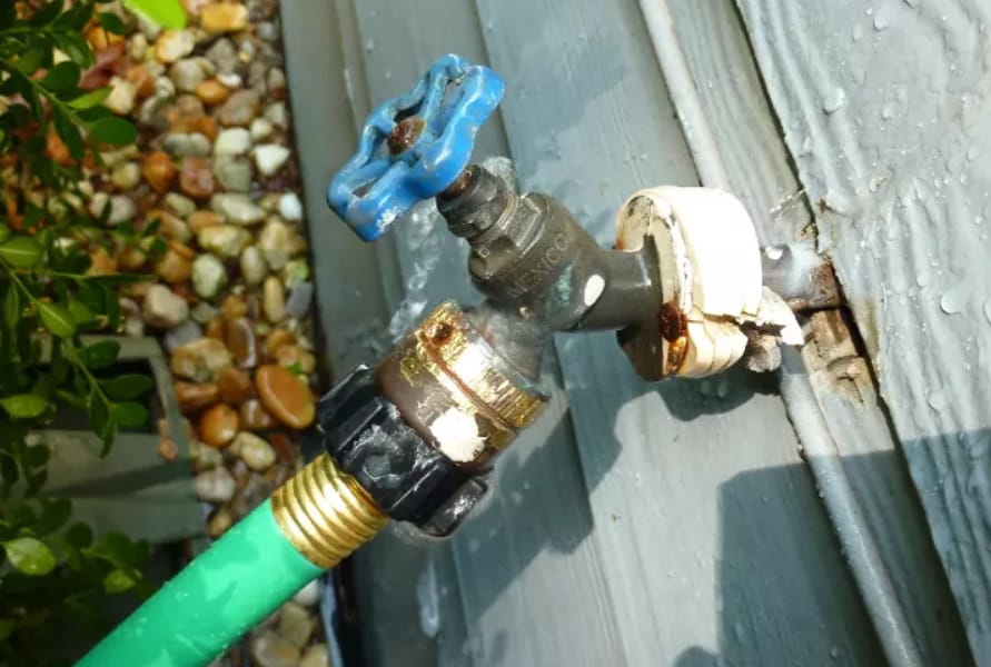 How Can I Lock My Outside Water Faucet? Gripelements