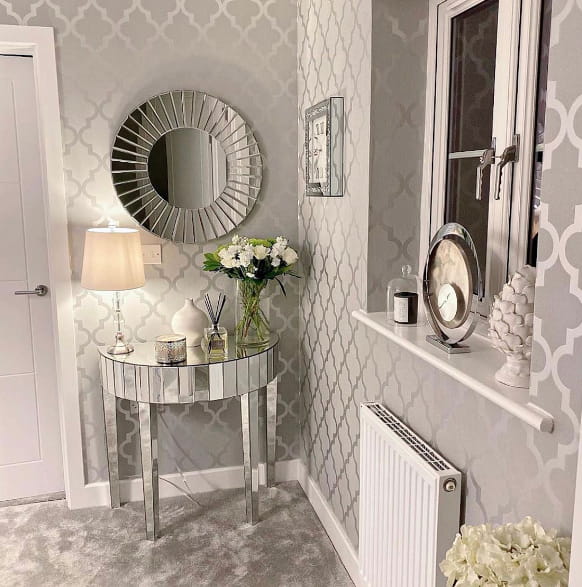 How to Hang Wallpapers