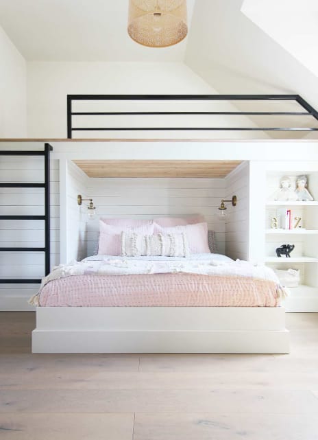 Queen-size Built-in Bunk Bed with Shelves