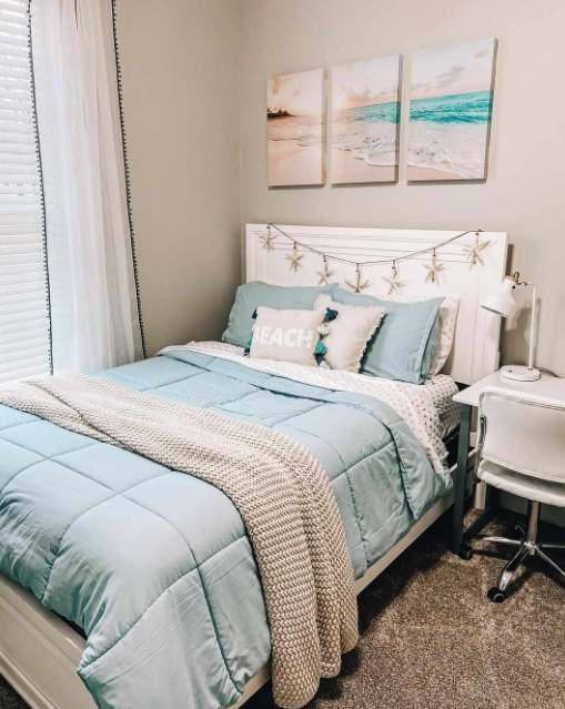 Simple Beach-Themed Decoration Idea