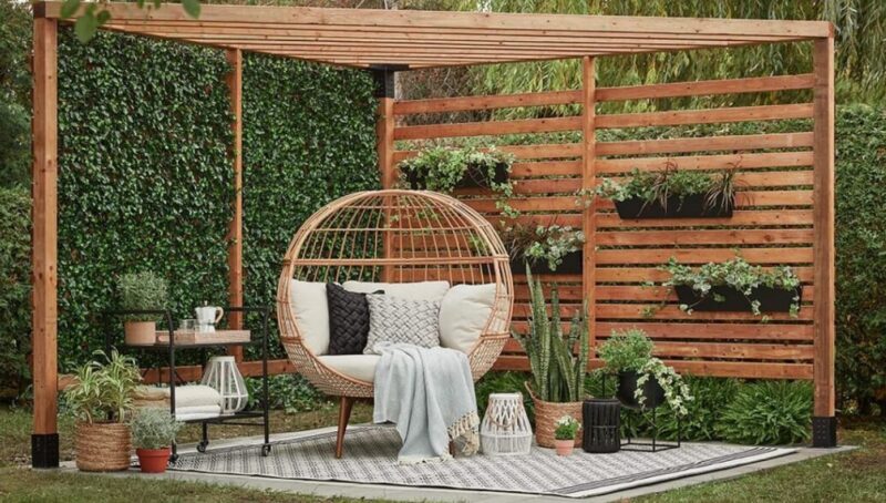 Hanging Planters to Bring Your Pergola to Life